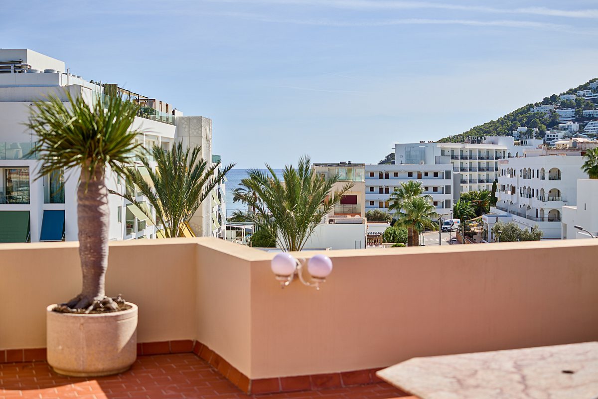 Penthouse close to the beach with large rooftop terrace - 16