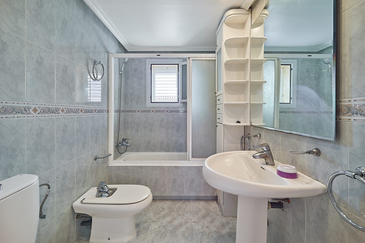 Penthouse close to the beach with large rooftop terrace - 12