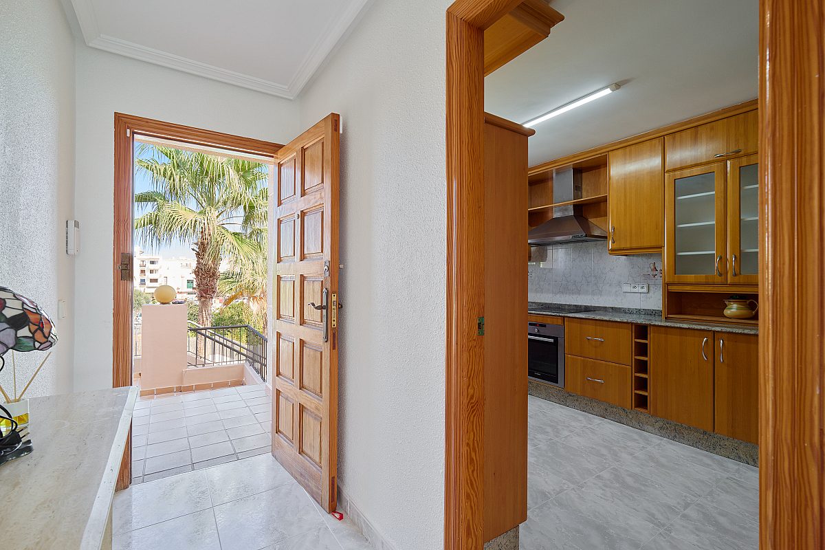 Penthouse close to the beach with large rooftop terrace - 8