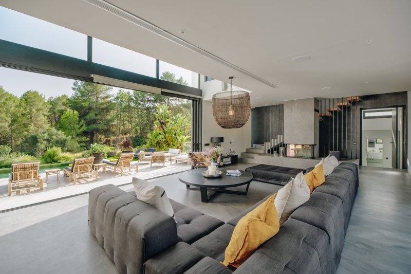 Exclusive modern luxury villa with rental licence and absolute privacy - 2