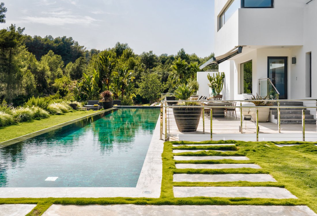 Exclusive modern luxury villa with rental licence and absolute privacy - 18