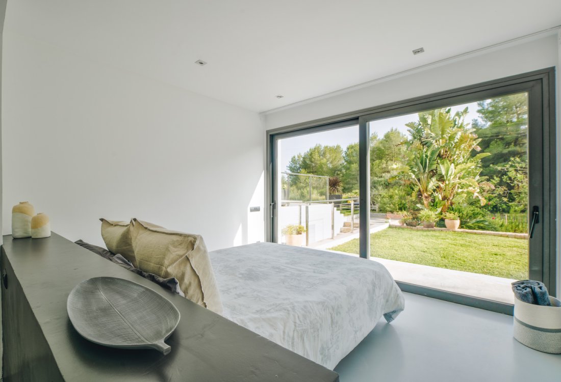 Exclusive modern luxury villa with rental licence and absolute privacy - 9