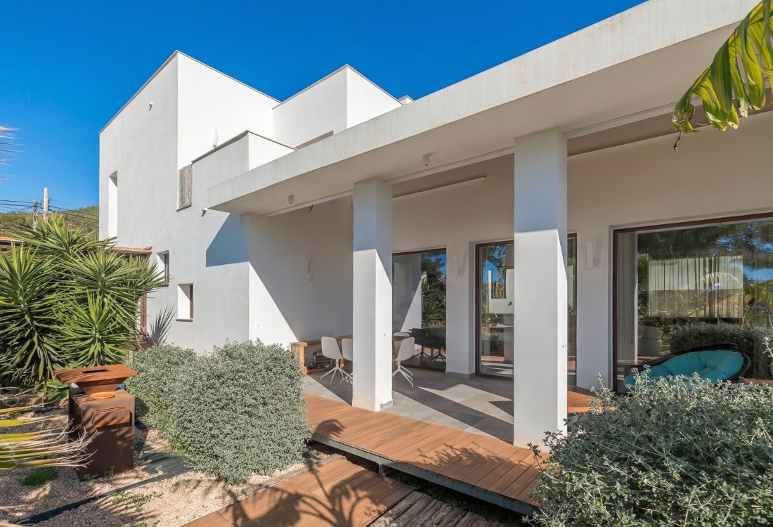 Moderna villa independiente a poca distancia del centro - 13