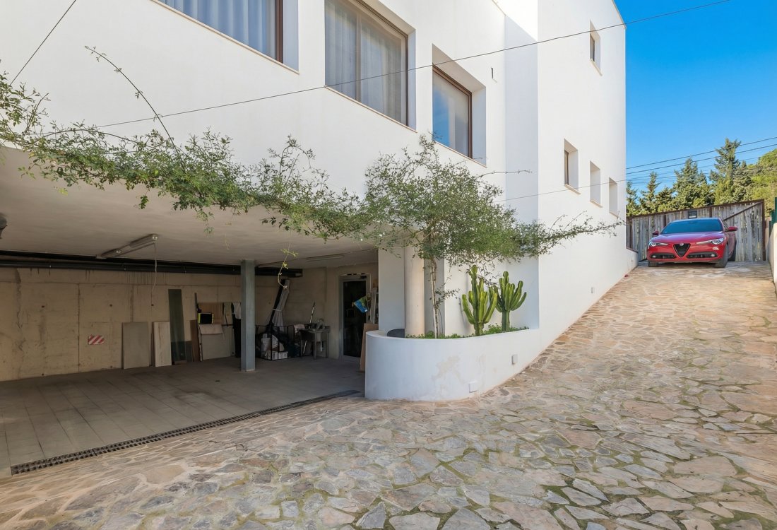 Moderna villa independiente a poca distancia del centro - 14