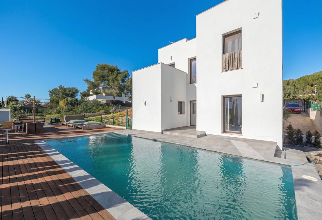 Moderna villa independiente a poca distancia del centro - 1