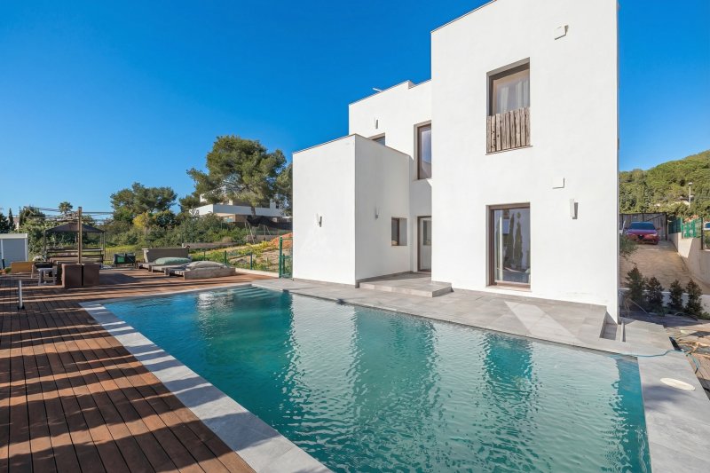 Moderna villa independiente a poca distancia del centro - 1