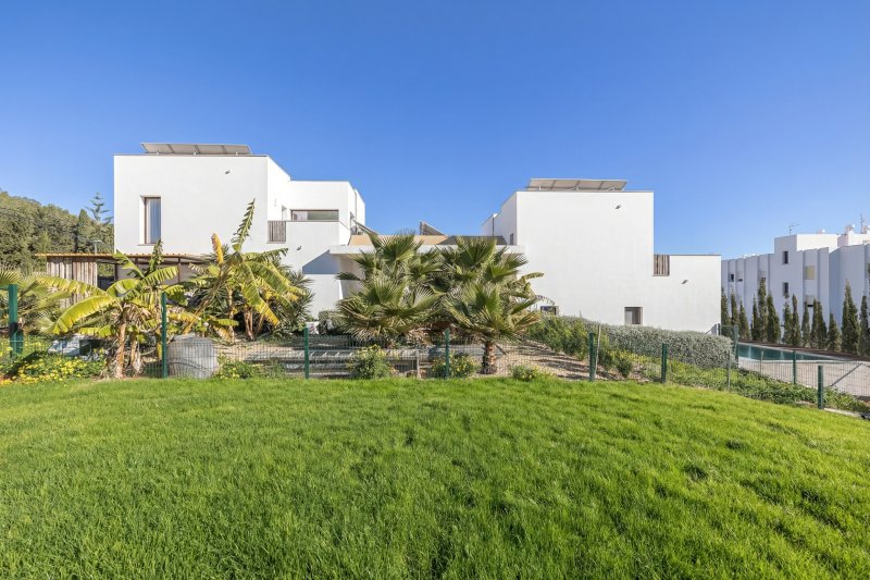 Moderna villa independiente a poca distancia del centro - 2