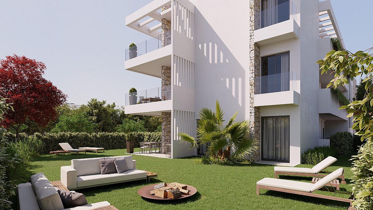 Planta baja de obra nueva con jardín en primera línea de mar - 2