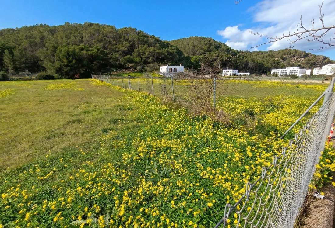 Parcela urbana a pocos metros de la playa - 2
