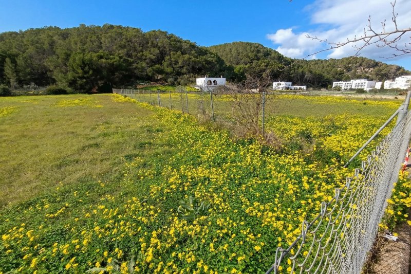 Parcela urbana a pocos metros de la playa - 2