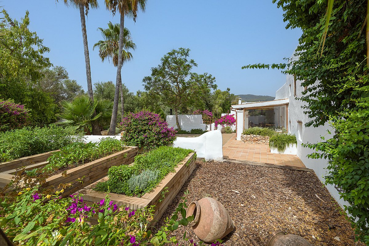 Historic eco-conscious luxury finca with rental license - 24