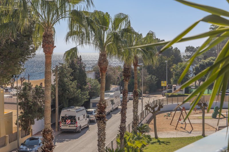 Lichtdurchflutete Wohnung mit Meerblick und fußläufiger Nähe zum Strand - 3