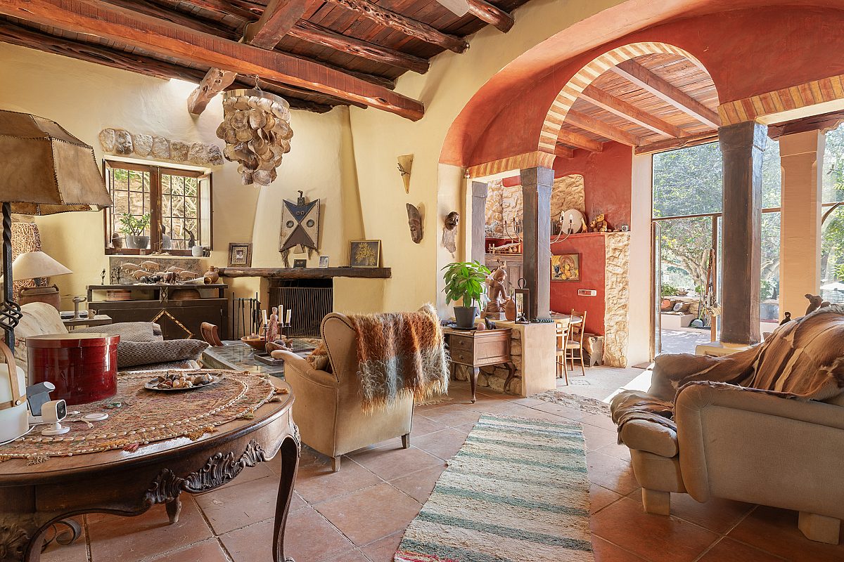 Antique ibicenan finca with guesthouse and lush gardens - 3