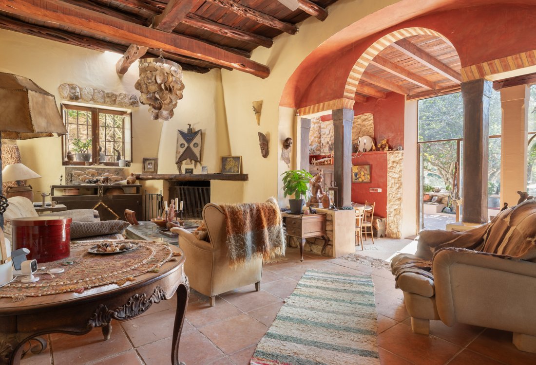 Antique ibicenan finca with guesthouse and lush gardens - 3