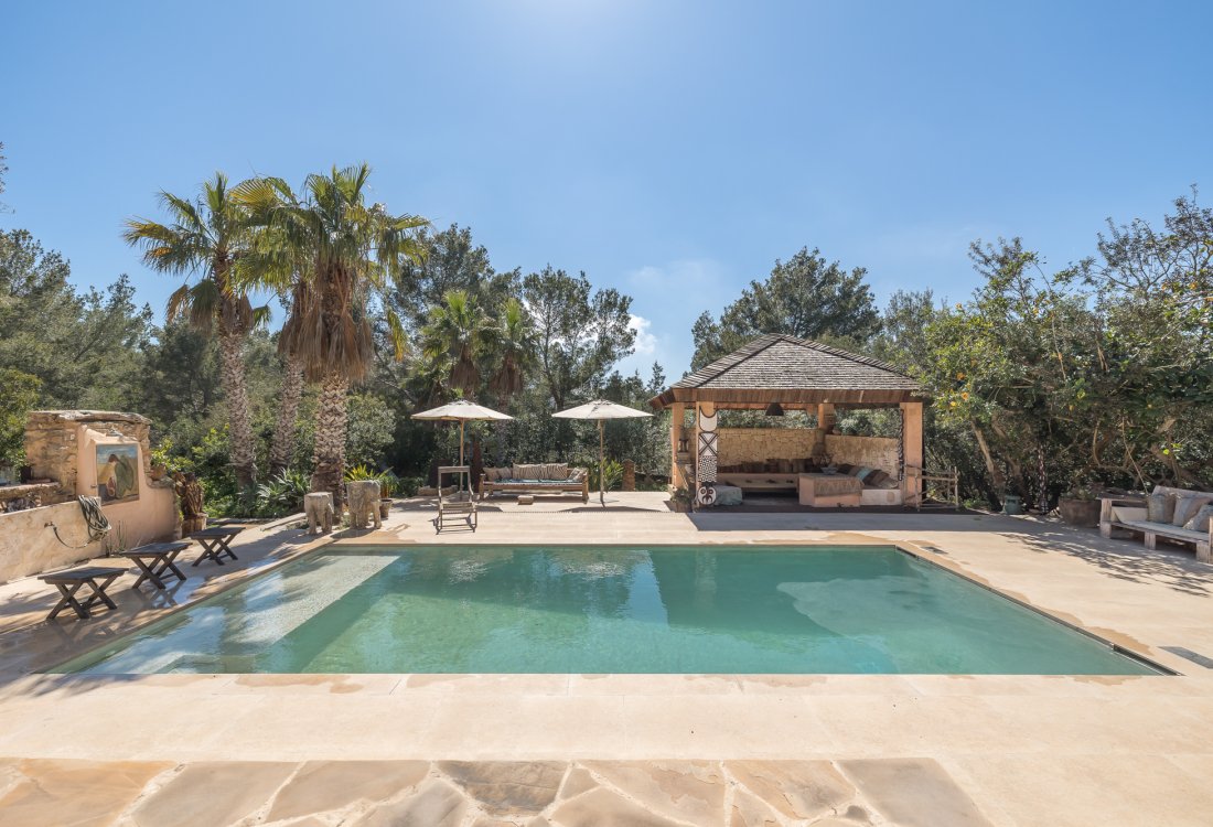 Antique ibicenan finca with guesthouse and lush gardens - 21