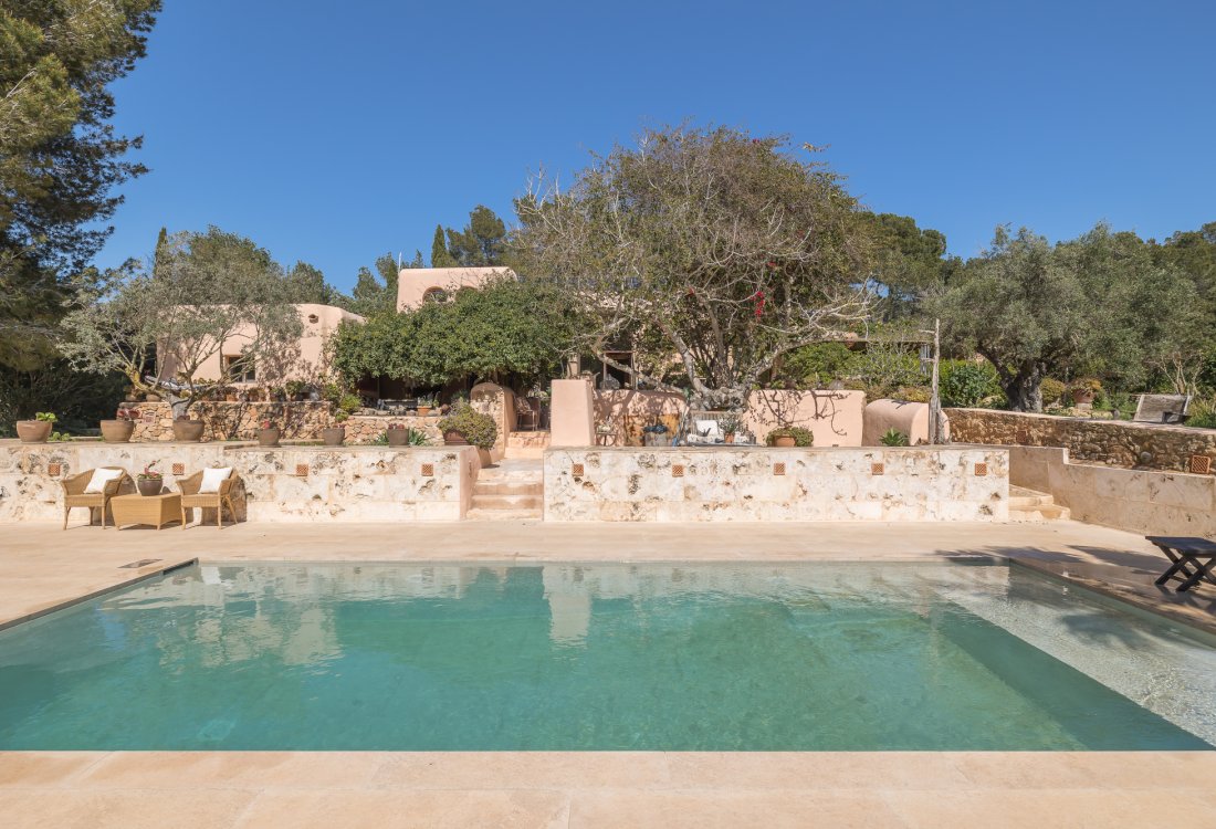 Antique ibicenan finca with guesthouse and lush gardens - 1