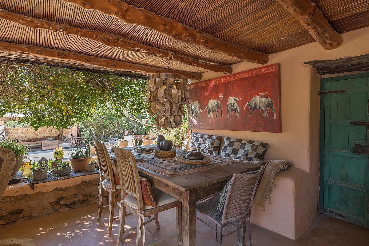 Antique ibicenan finca with guesthouse and lush gardens - 18