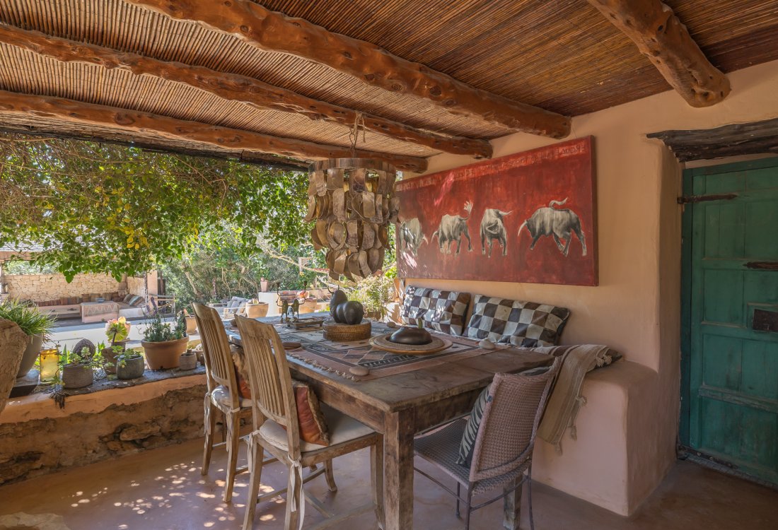 Antique ibicenan finca with guesthouse and lush gardens - 18