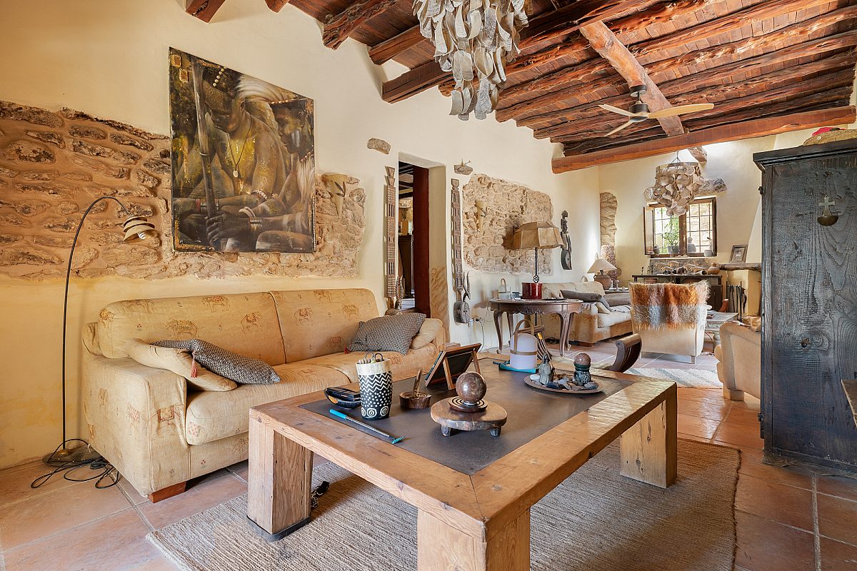 Antique ibicenan finca with guesthouse and lush gardens - 8