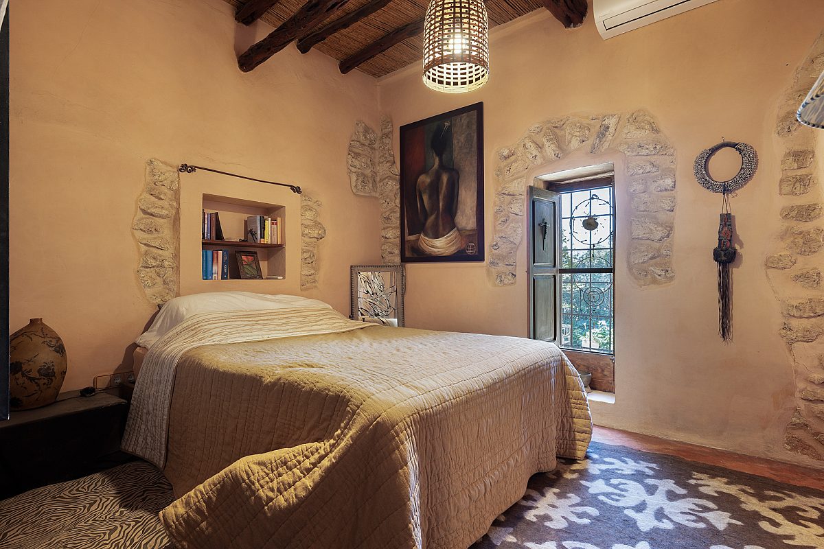 Antique ibicenan finca with guesthouse and lush gardens - 12