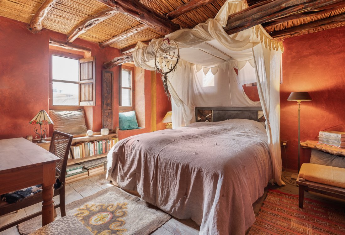 Antique ibicenan finca with guesthouse and lush gardens - 22