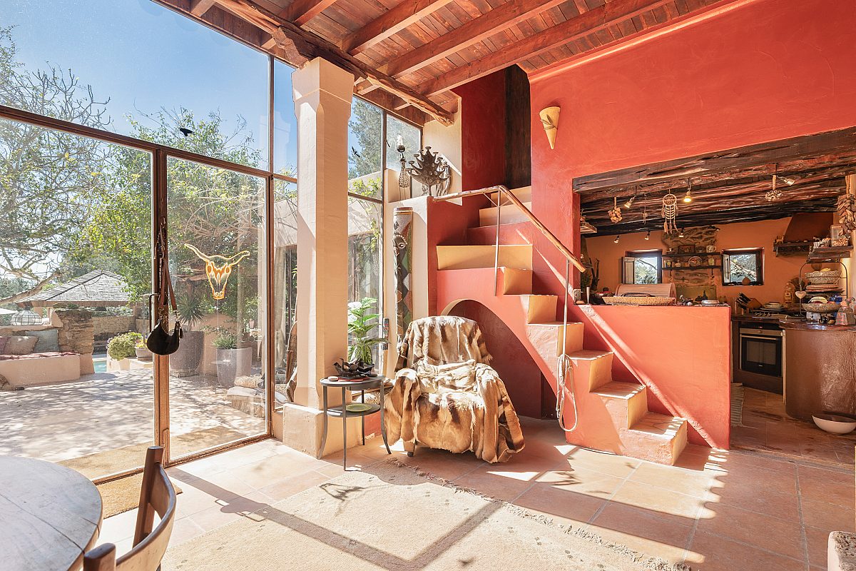 Antique ibicenan finca with guesthouse and lush gardens - 2