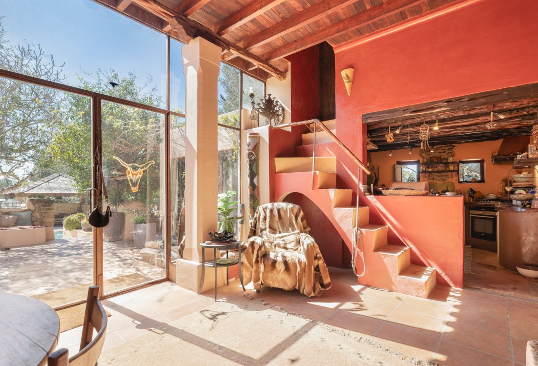 Antique ibicenan finca with guesthouse and lush gardens - 2