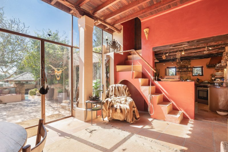 Antique ibicenan finca with guesthouse and lush gardens - 2