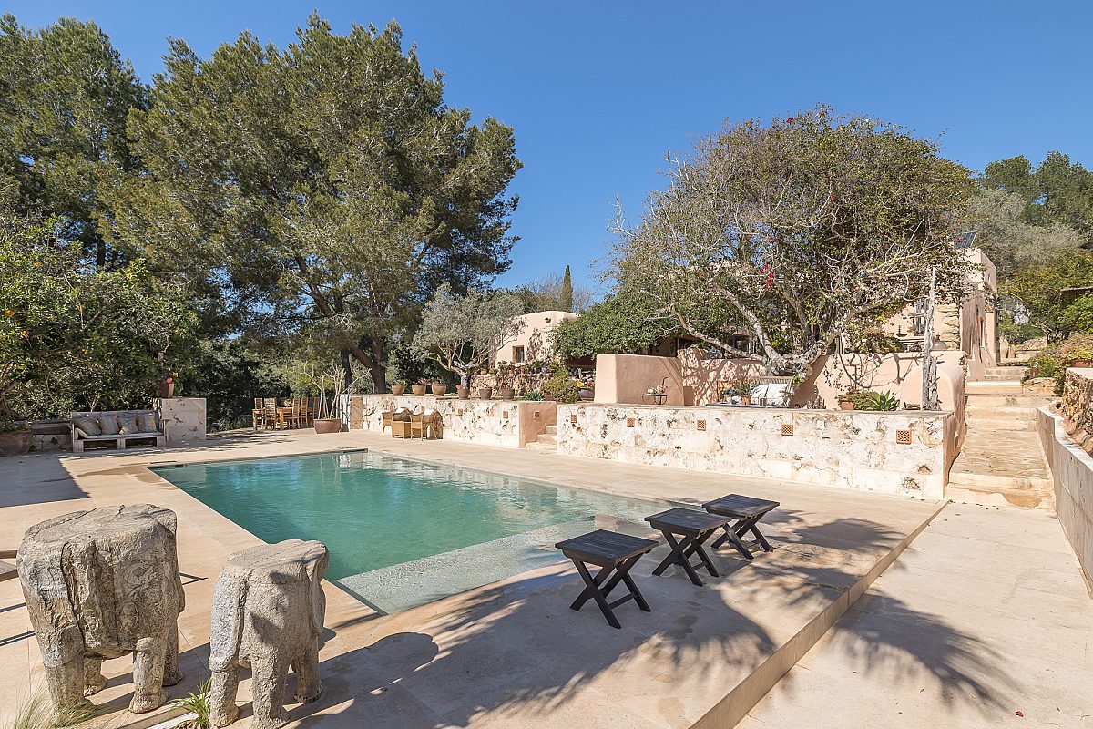Antique ibicenan finca with guesthouse and lush gardens - 20