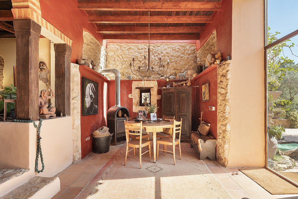 Antique ibicenan finca with guesthouse and lush gardens - 6