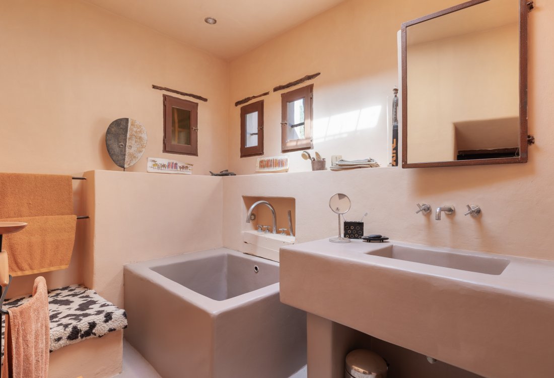 Antique ibicenan finca with guesthouse and lush gardens - 23