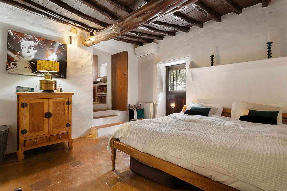 Authentic finca with timeless character - 9