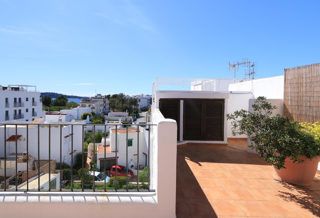 Penthouse in an excellent location just steps from the beach - 16