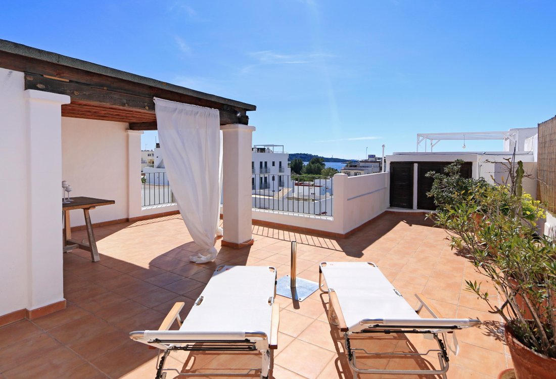 Penthouse in an excellent location just steps from the beach - 1