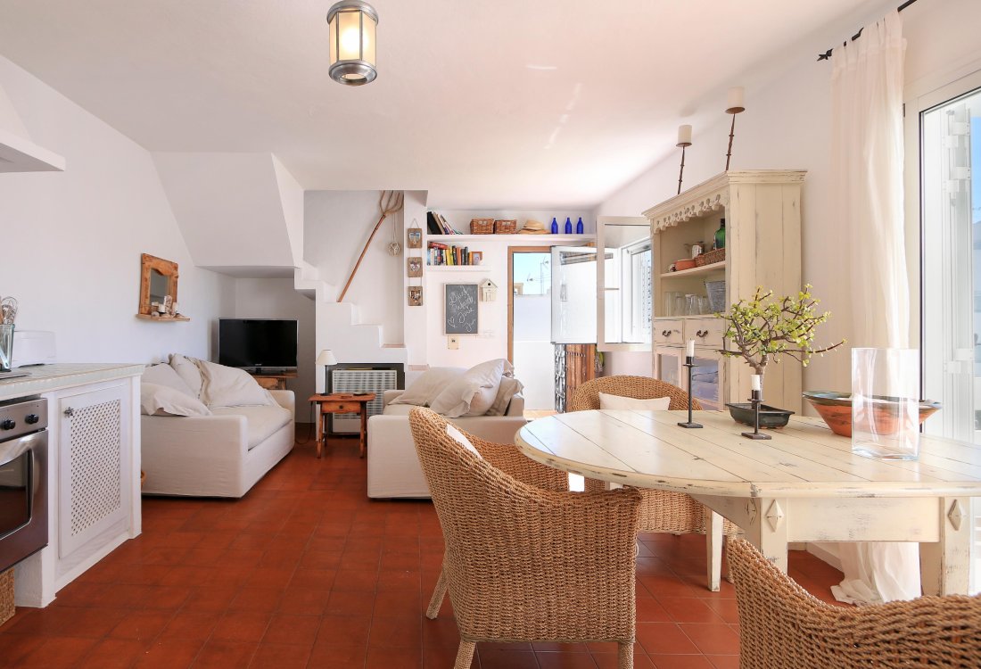 Penthouse in an excellent location just steps from the beach - 2