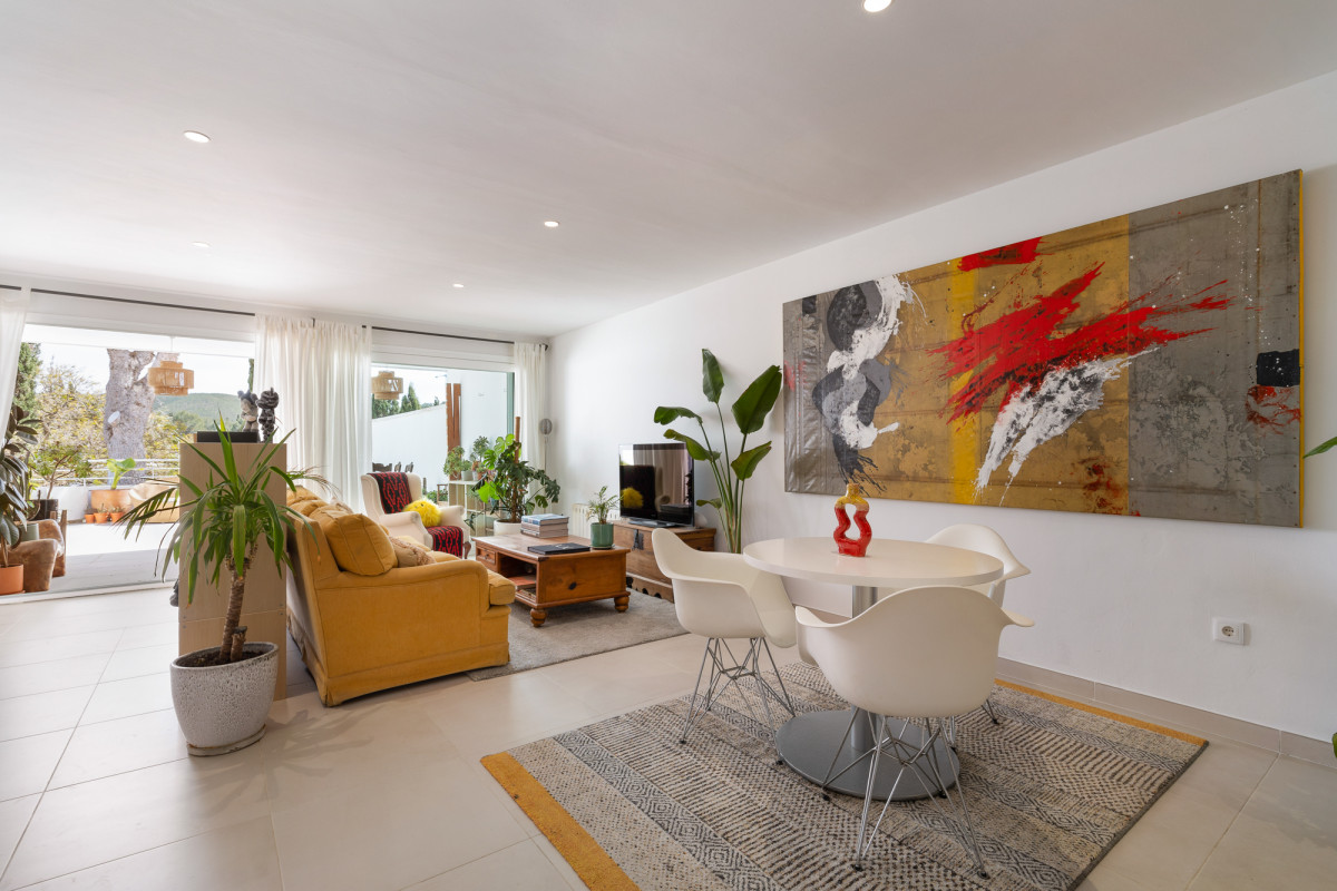 Bright apartment with spacious terrace and golf views in gated community - 2