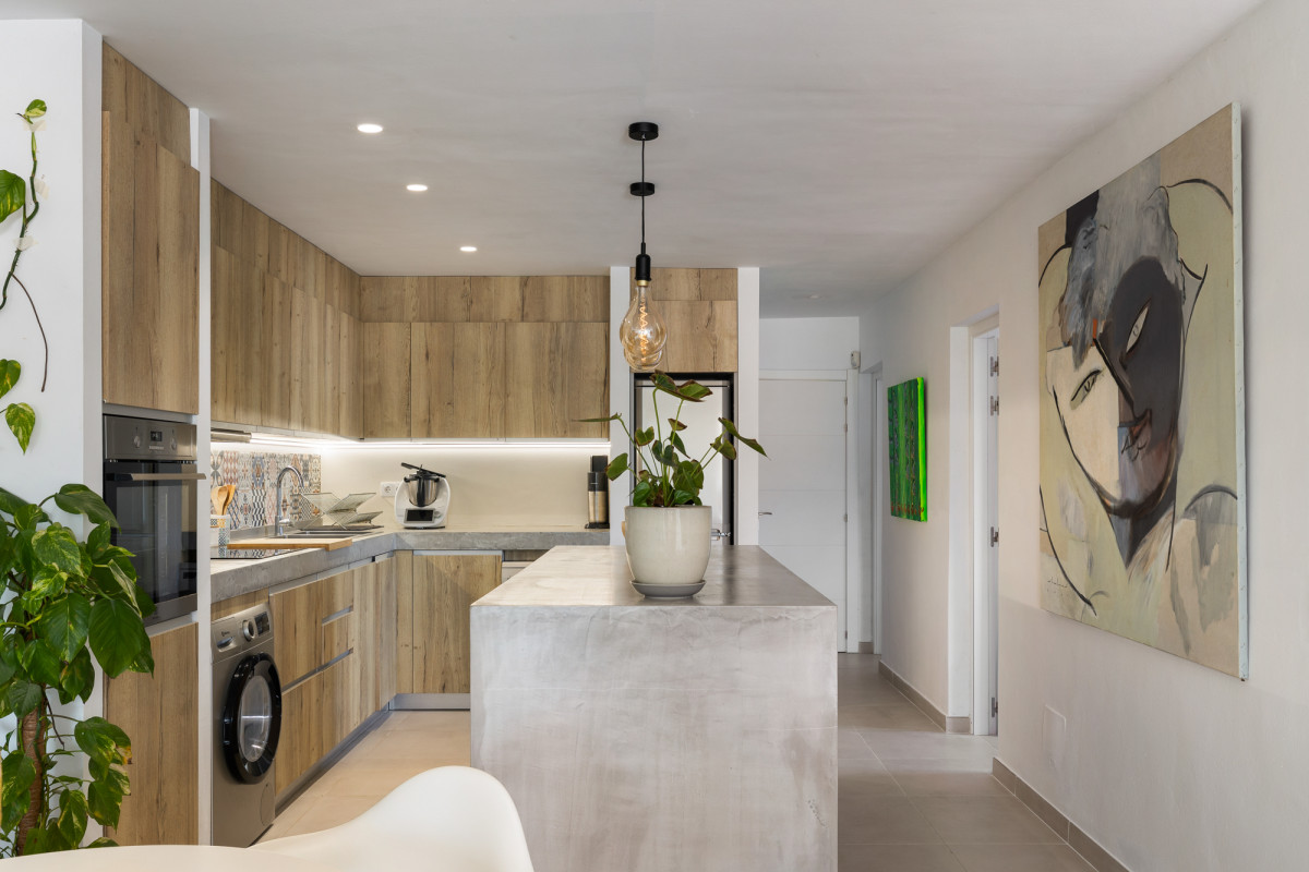 Bright apartment with spacious terrace and golf views in gated community - 5