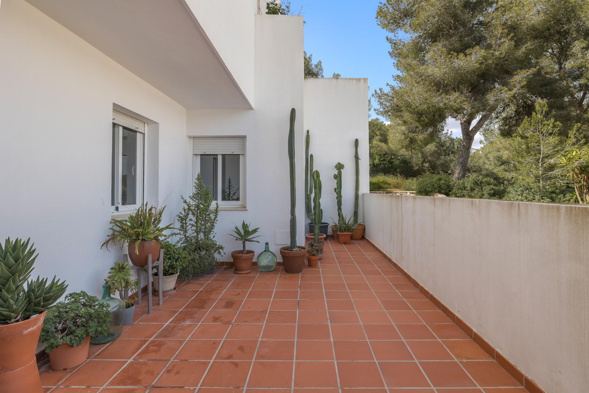 Bright apartment with spacious terrace and golf views in gated community - 12