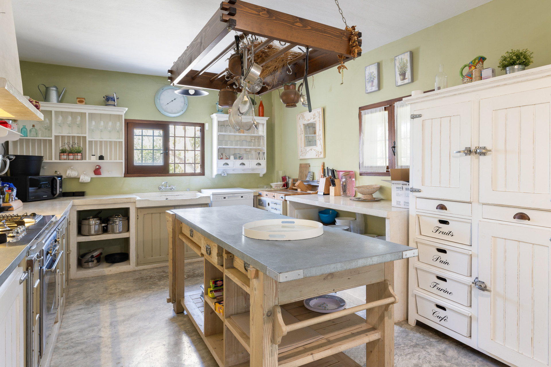 Casa de campo renovada en ubicación céntrica - 9