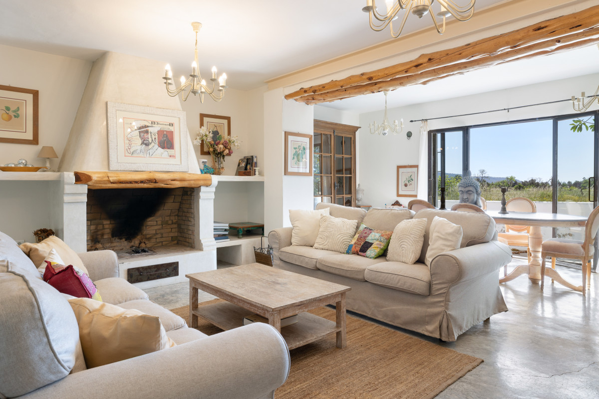 Casa de campo renovada en ubicación céntrica - 2