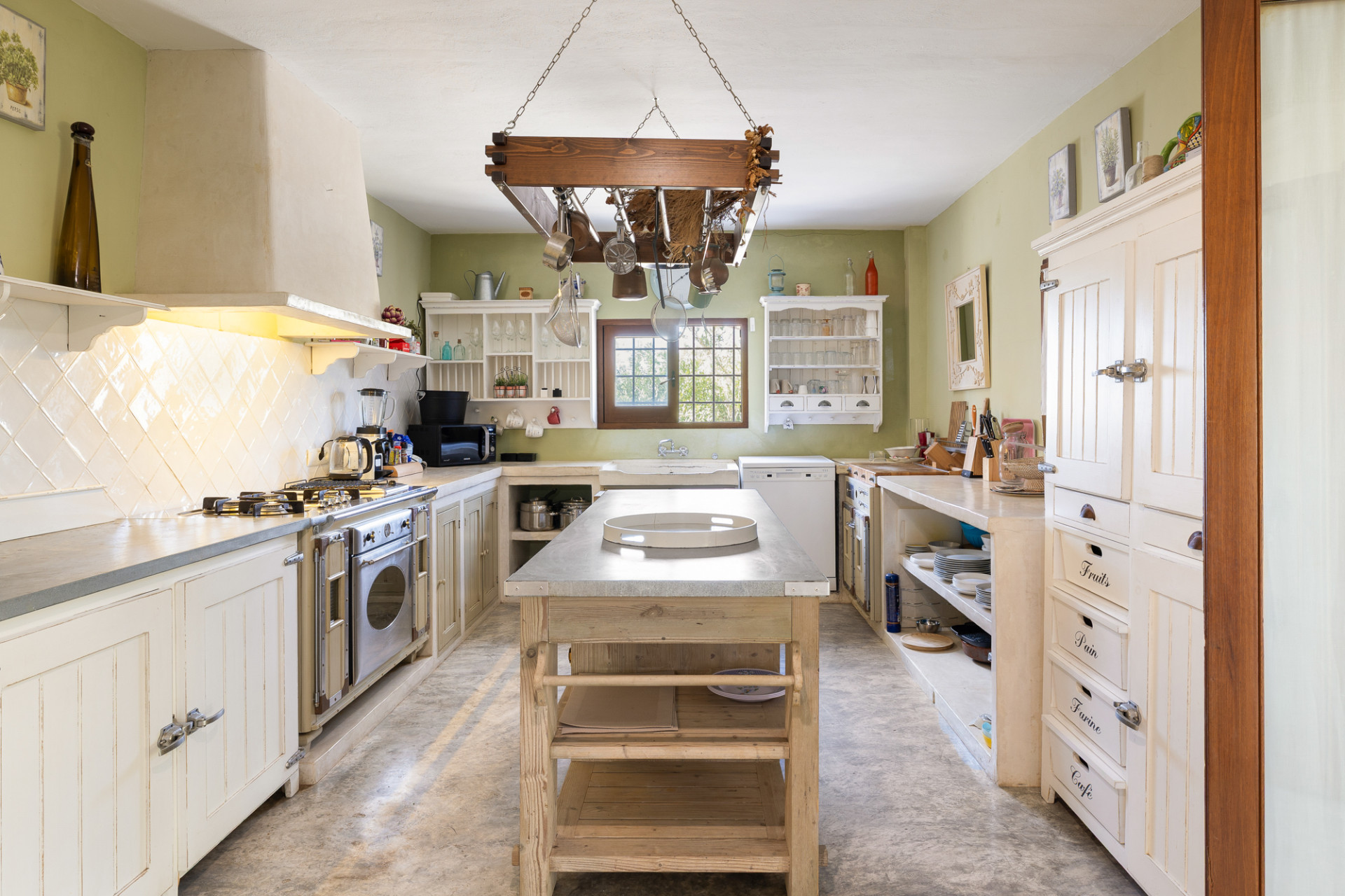 Casa de campo renovada en ubicación céntrica - 4