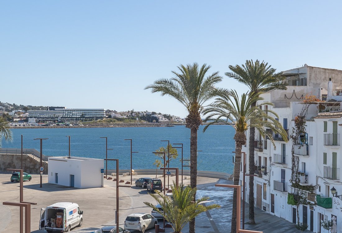 Apartamento amplio con vistas al puerto - 2