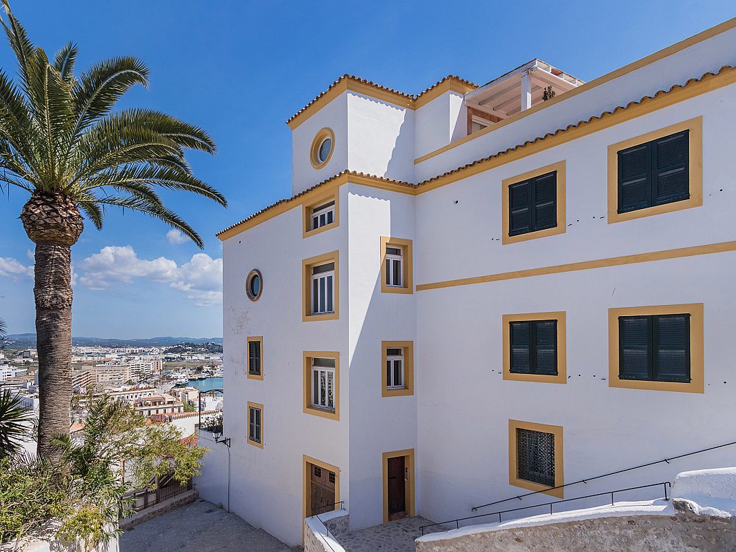 Ático en edificio histórico con vistas impresionantes - 24