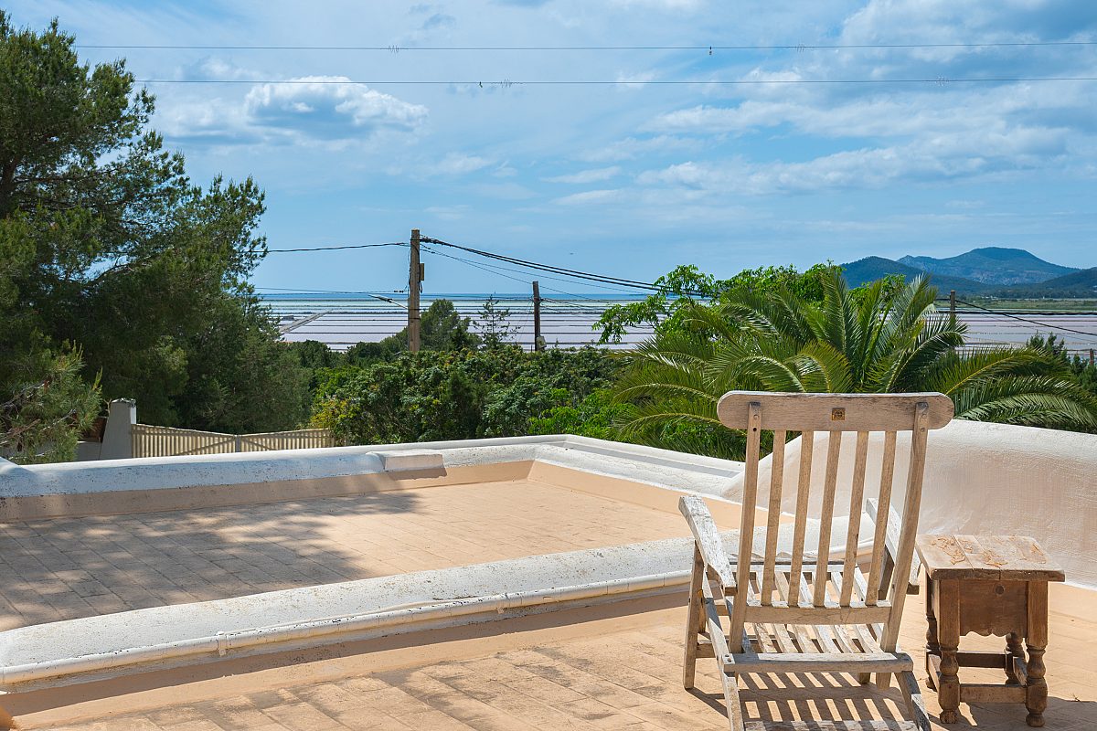 Traditional villa in sought-after location - 23
