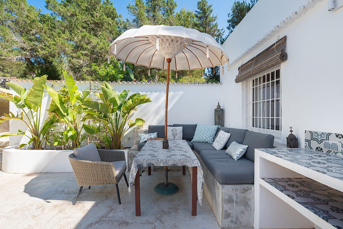 Traditional villa in sought-after location - 25