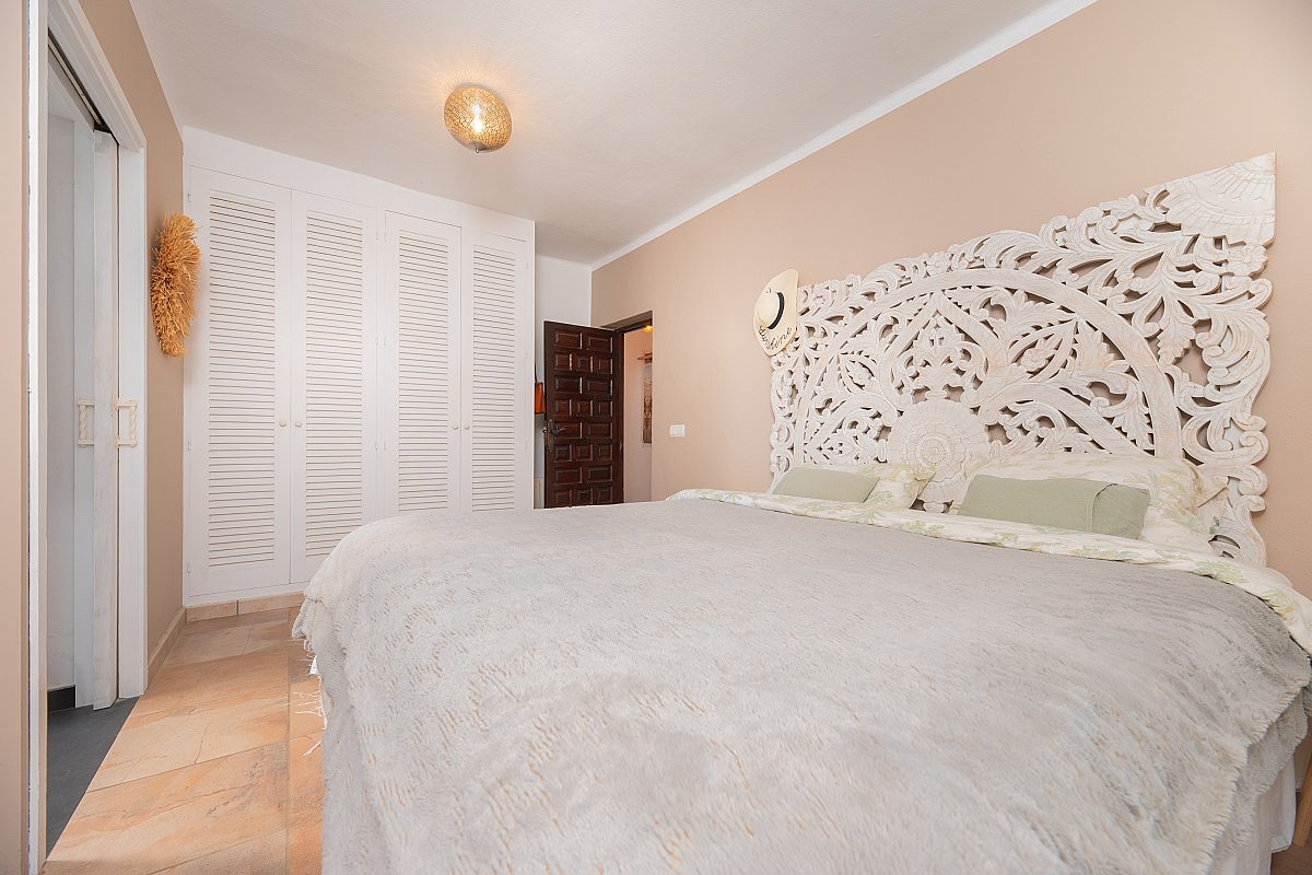 Traditional villa in sought-after location - 17