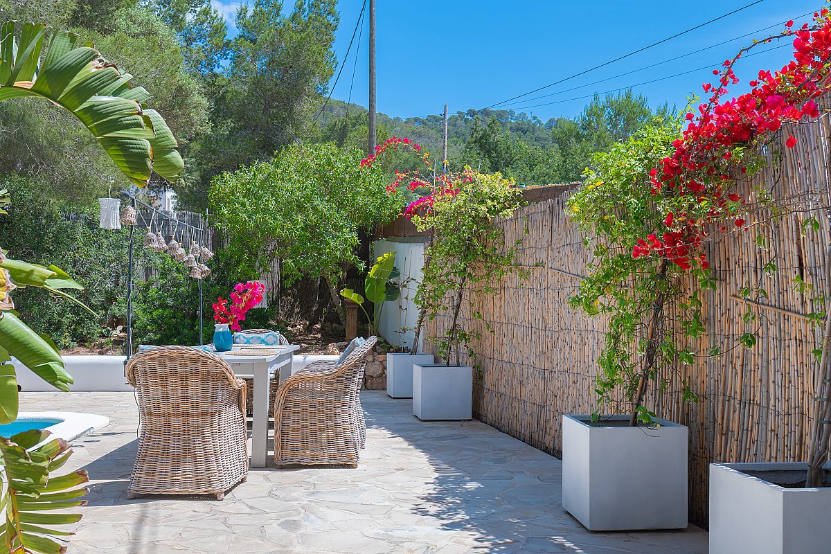 Traditional villa in sought-after location - 24
