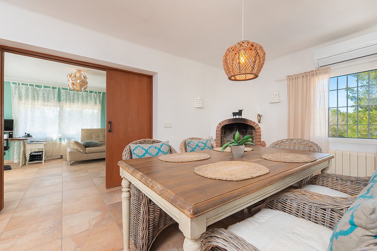 Traditional villa in sought-after location - 15