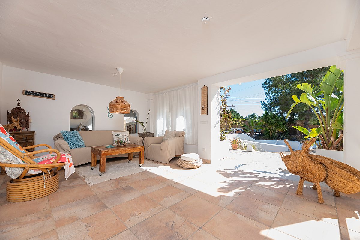 Traditional villa in sought-after location - 4