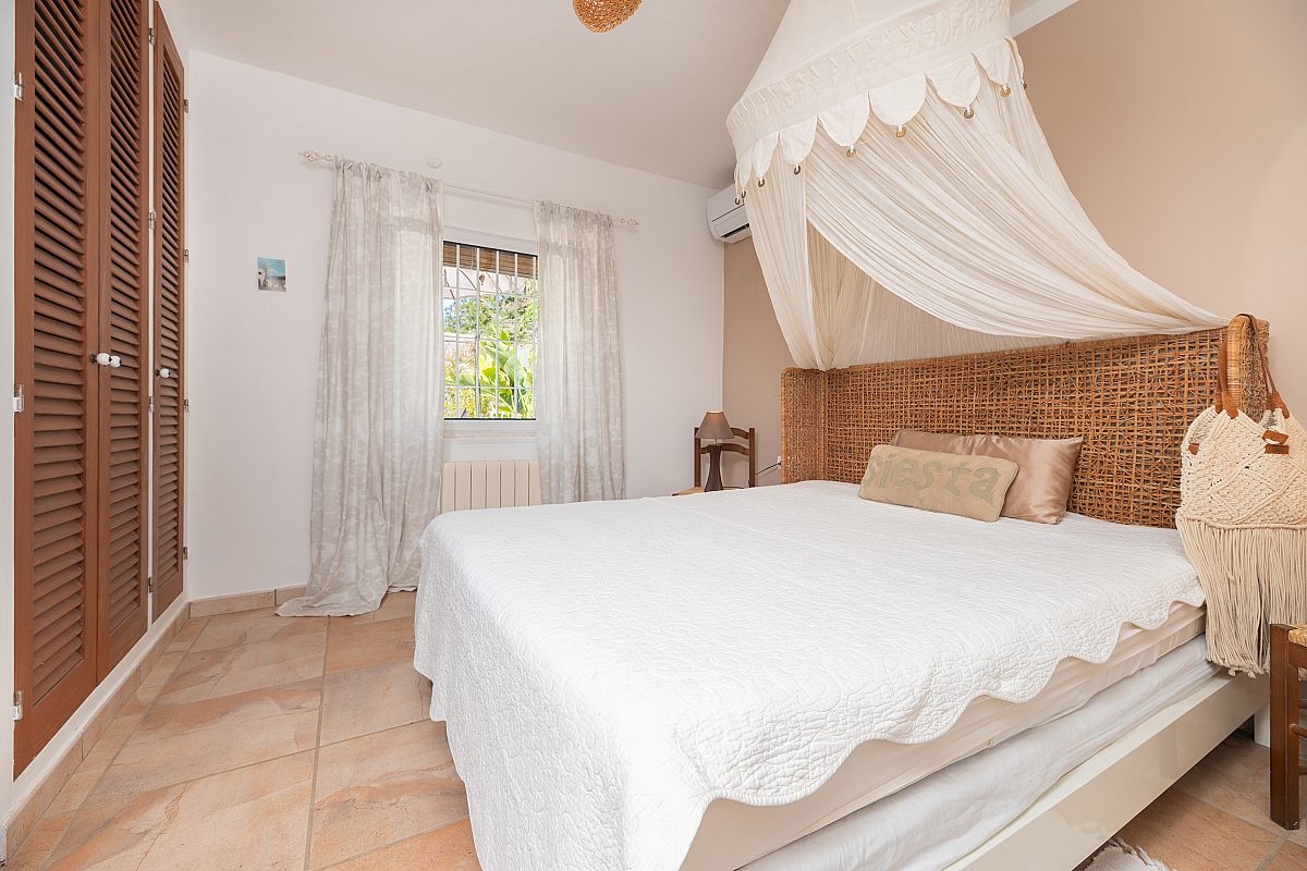 Traditional villa in sought-after location - 19